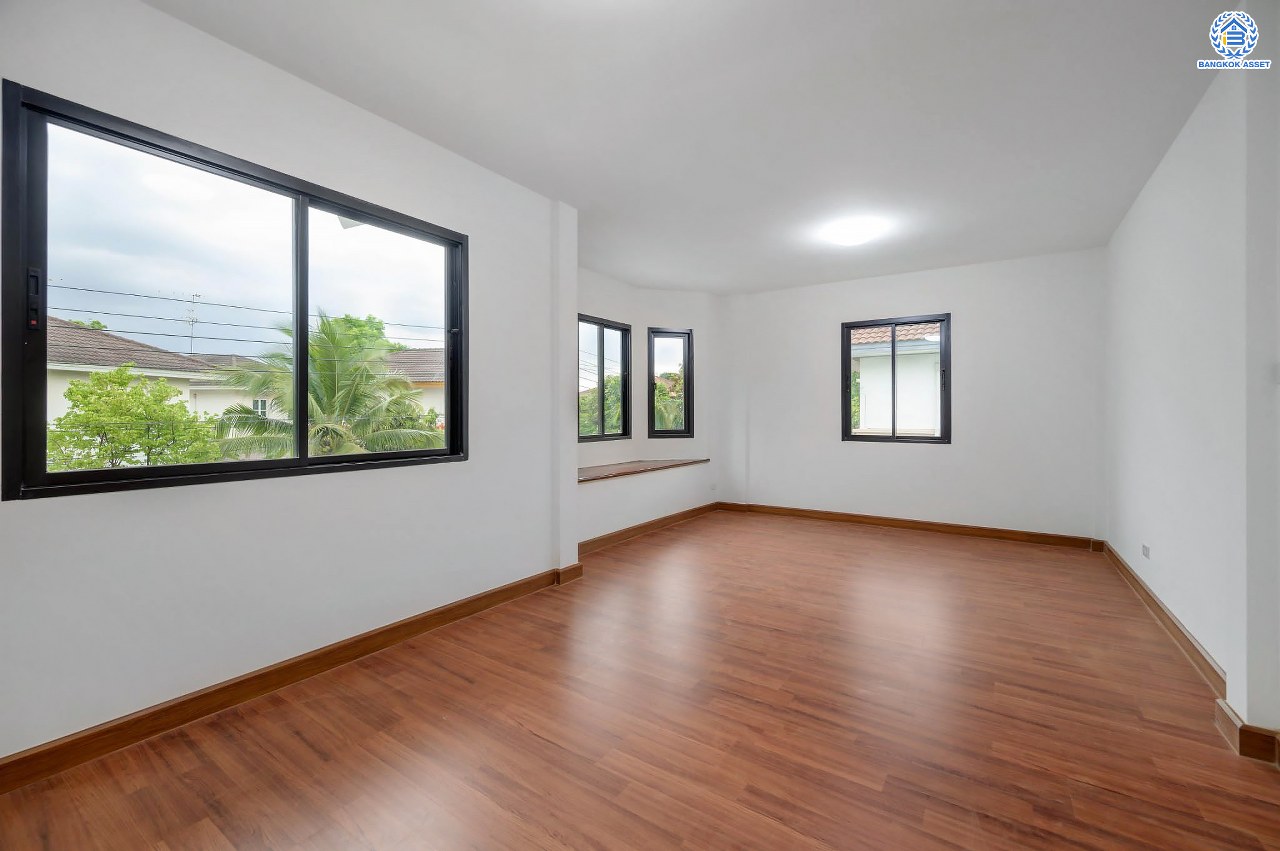 บ้านมือสองตกแต่งใหม่ แบรนด์ L&H โครงการ ชัยพฤกษ์ วัดลาดปลาดุก บนเนื้อที่ 59.5 ตร.ว. พื้นที่ใช้สอยมากถึง 108.5 ตร.ม. ฟังก์ชัน 3 ห้องนอน 2 ห้องน้ำ จอดรถได้ 1 คัน พร้อมพื้นที่ข้างบ้านกว้างตอบโจทย์ทุกการอยู่อาศัย บนทำเลดีที่สุด! ใกล้เซ็นทรัลเวสต์เกต ทางด่วน "กาญจนาภิเษก" และรถไฟฟ้าสายสีม่วง "สถานีคลองบางไผ่" ในราคาสุดคุ้ม